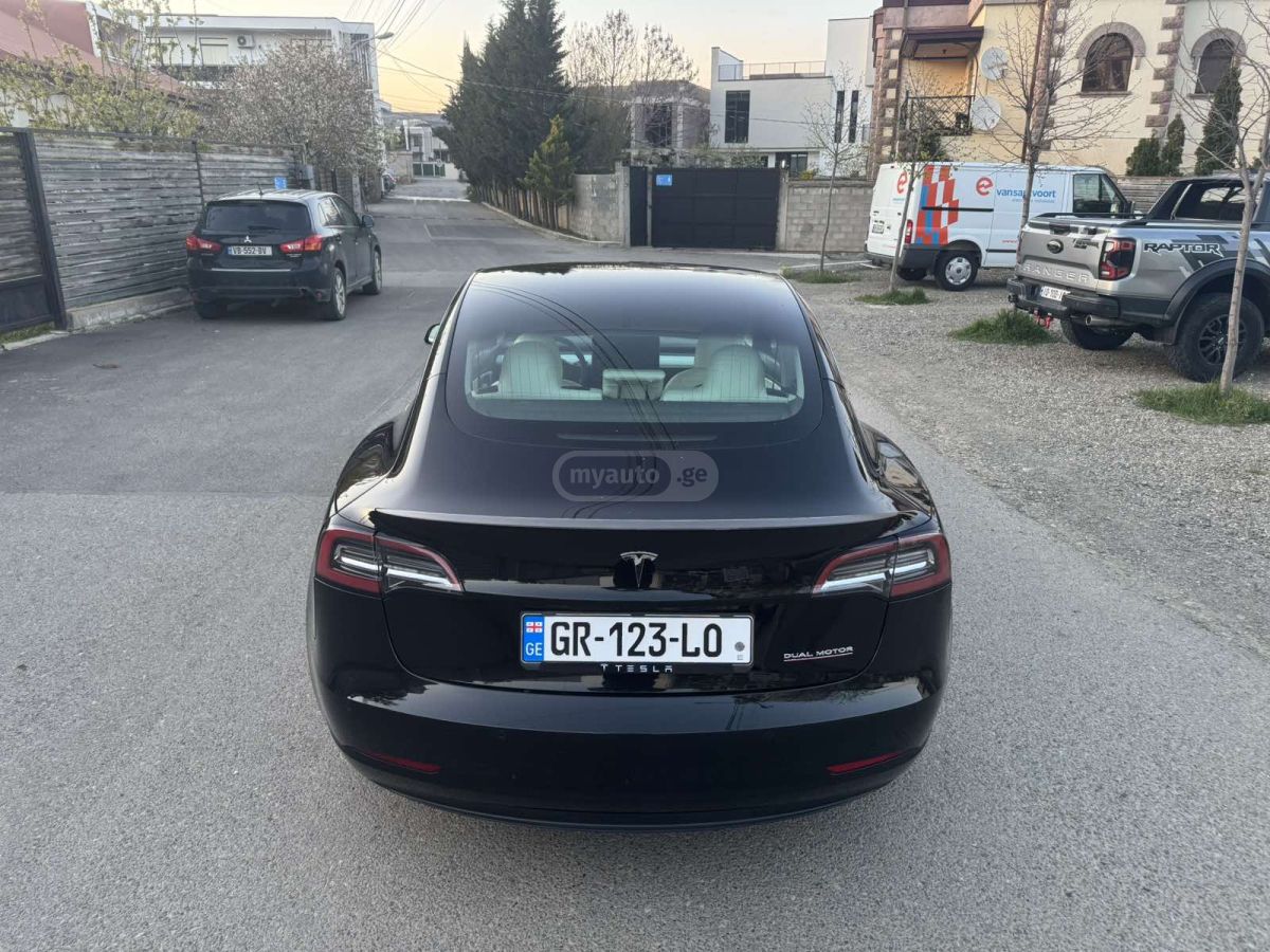 Tesla Model 3 - фото 8