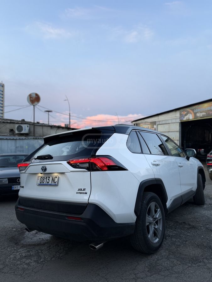 Toyota Rav 4 - фото 7