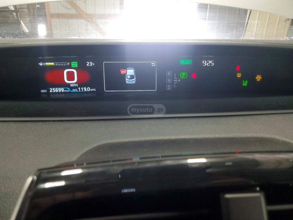 Toyota LE 5dr Front-Wheel Drive Hatch — миниатюра 9