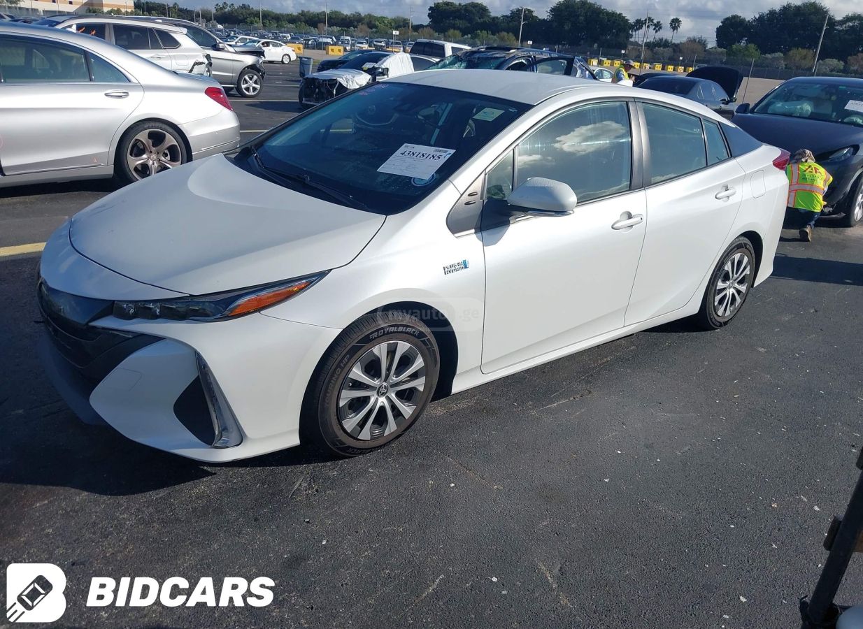 Toyota Prius - фото 1