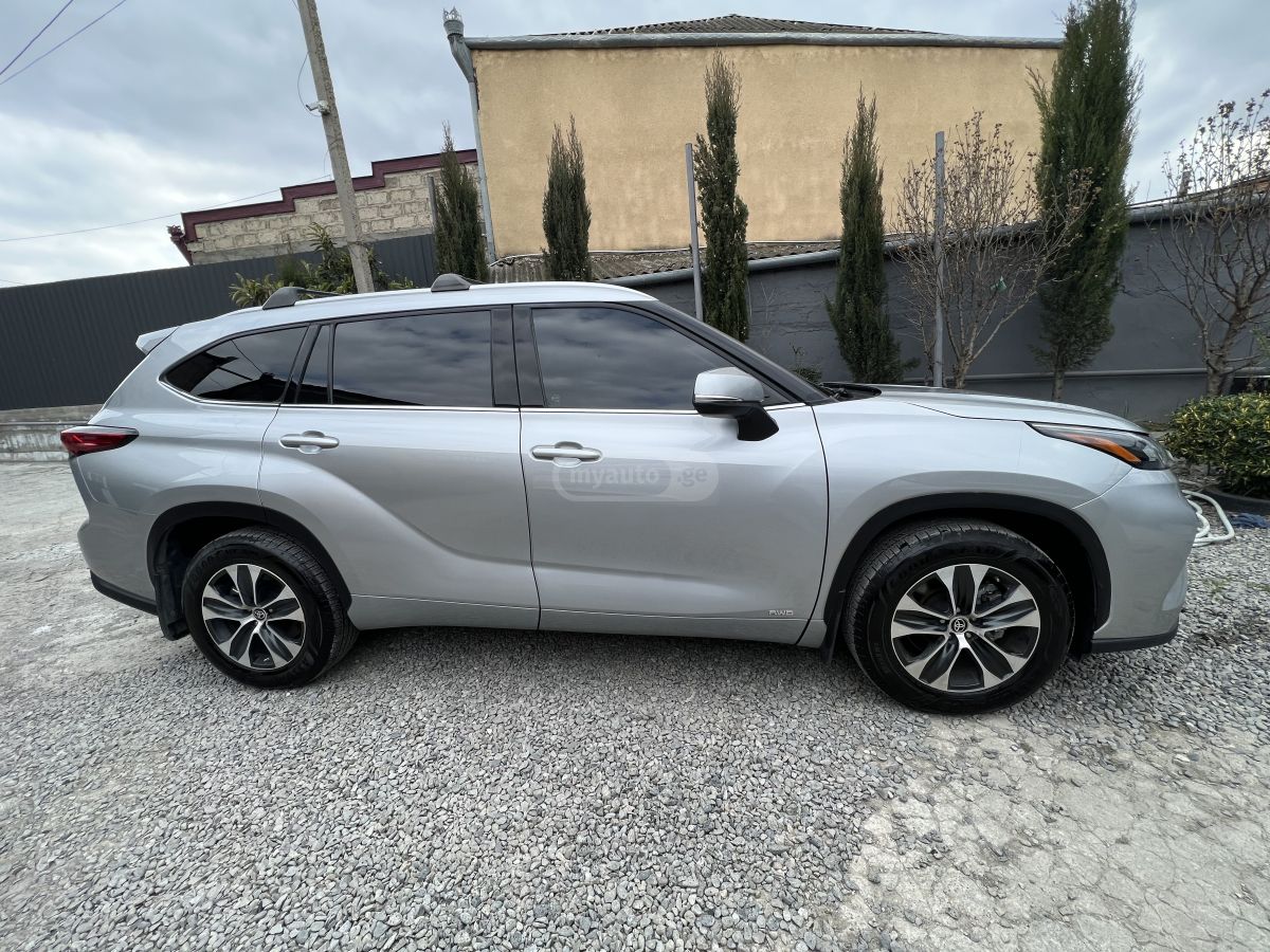 Toyota Highlander - фото 2