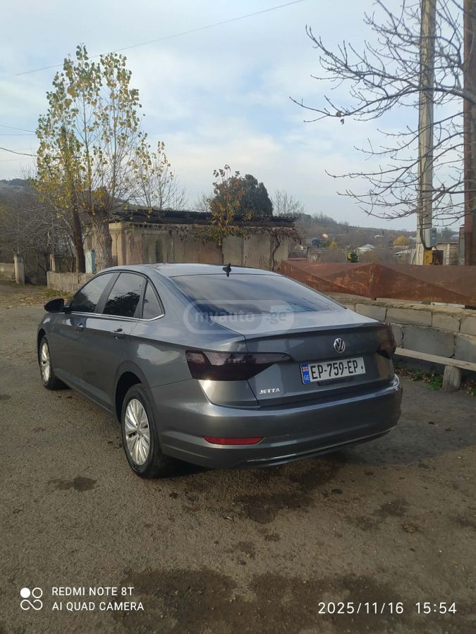 Volkswagen Jetta - фото 1