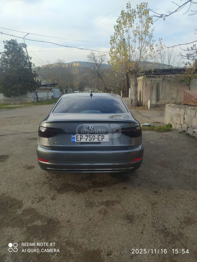 Volkswagen Jetta - фото 2