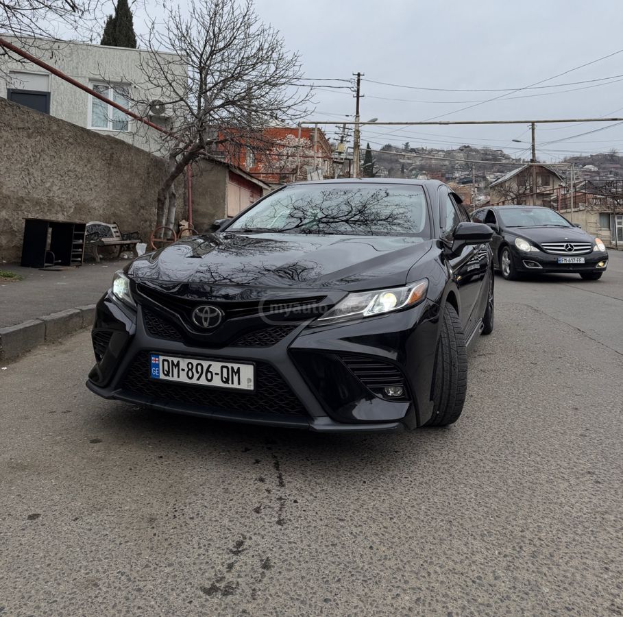 Toyota Camry - фото 2