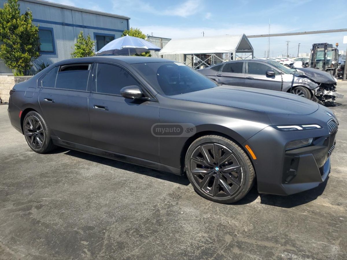 BMW 740 - фото 1