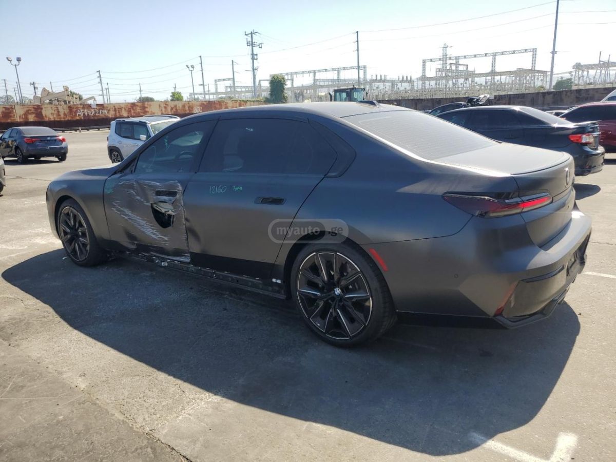 BMW 740 - фото 3