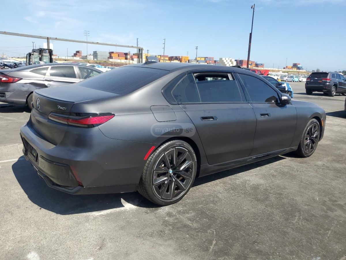 BMW 740 - фото 4