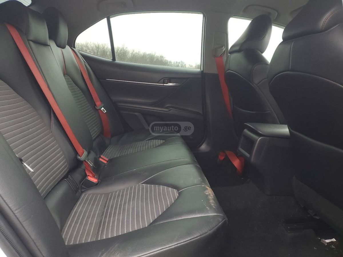 Toyota Camry - фото 8