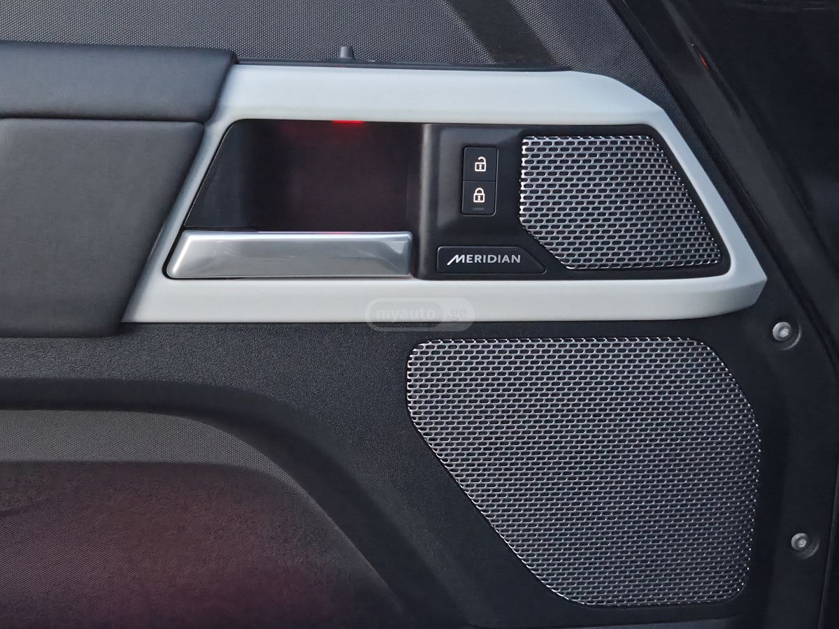 Land Rover Defender 110 2024 — миниатюра 3