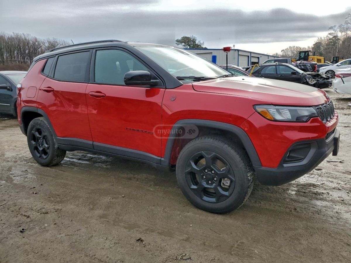 Jeep Trailhawk 4dr 4x4 Automatic — миниатюра 4