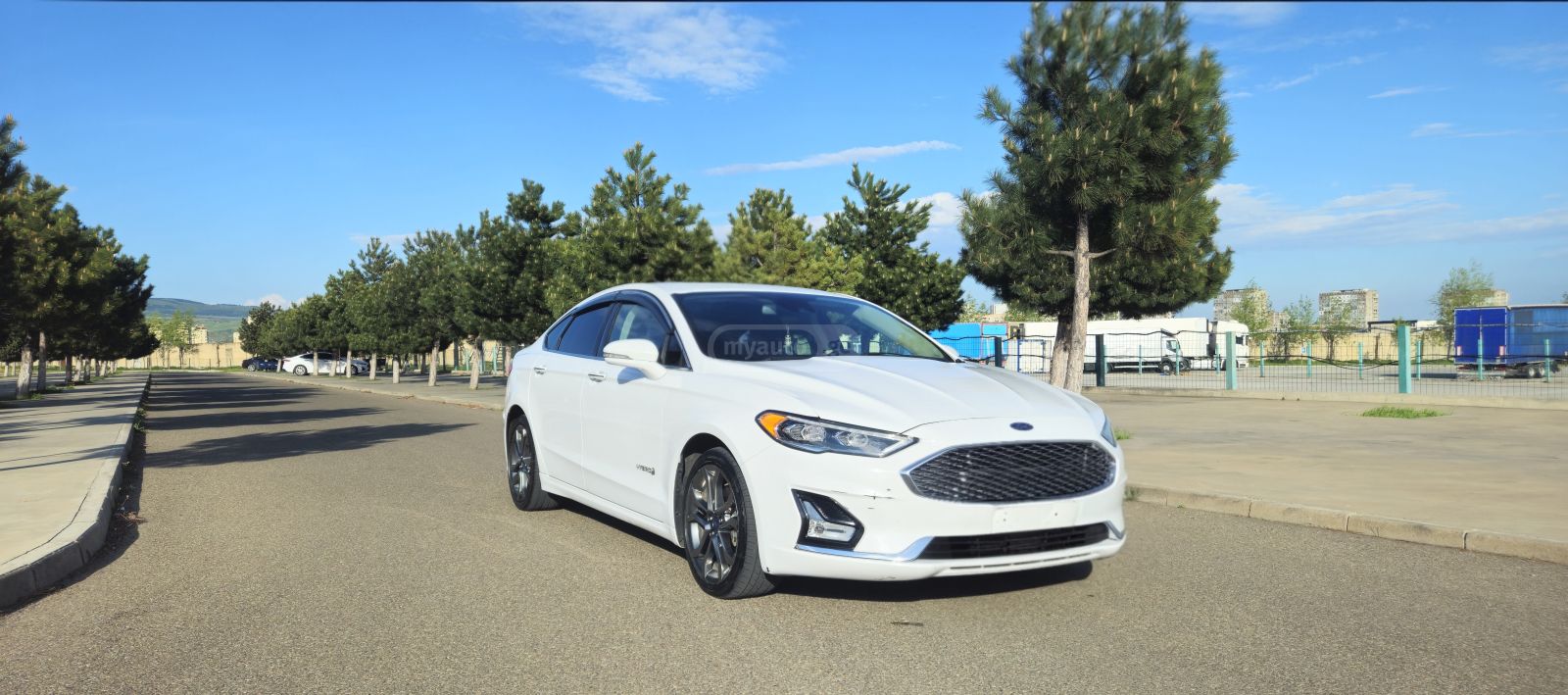 Ford Fusion - фото 1