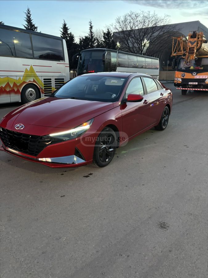 Hyundai Elantra - фото 1