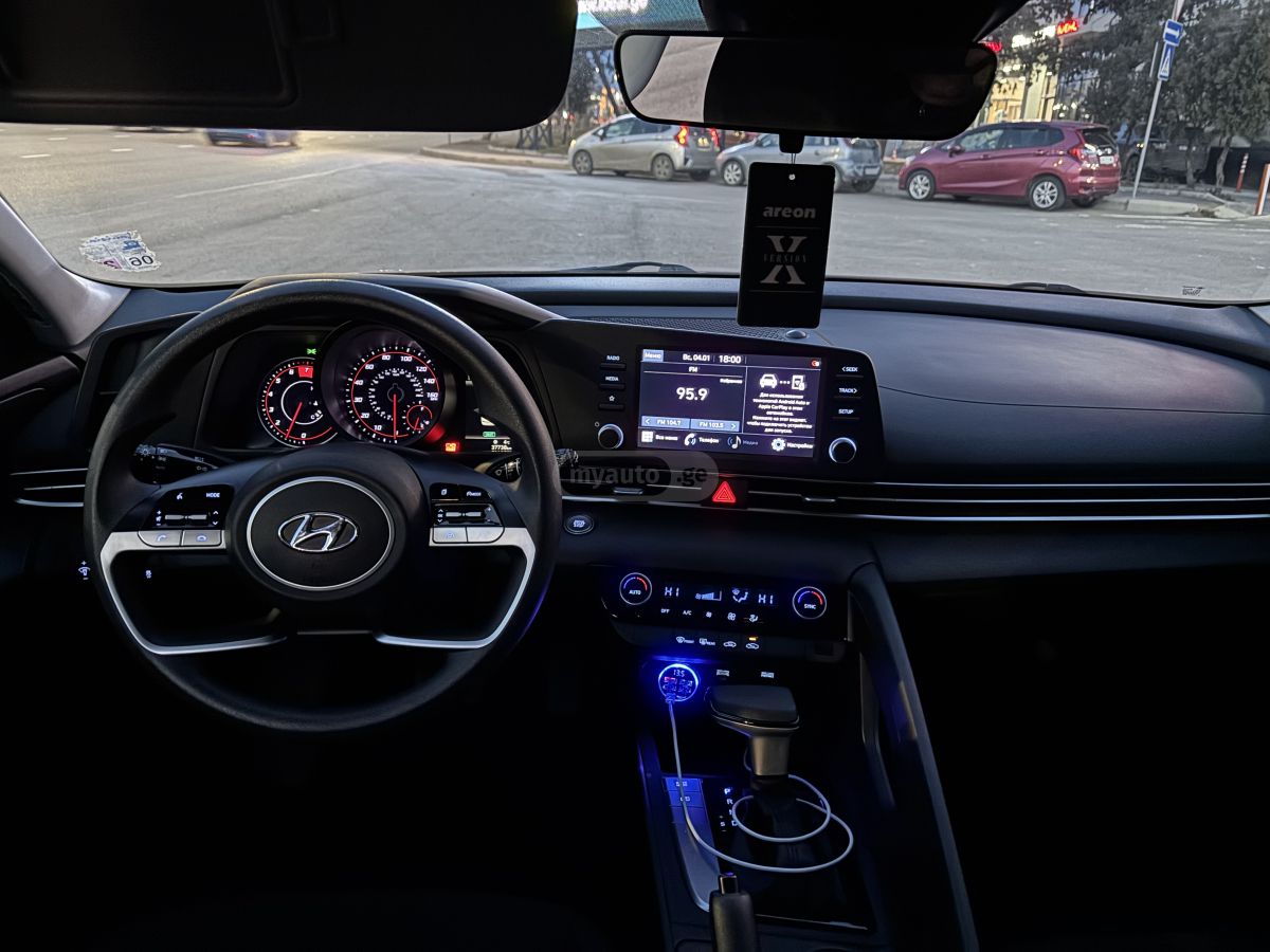 Hyundai Elantra - фото 3