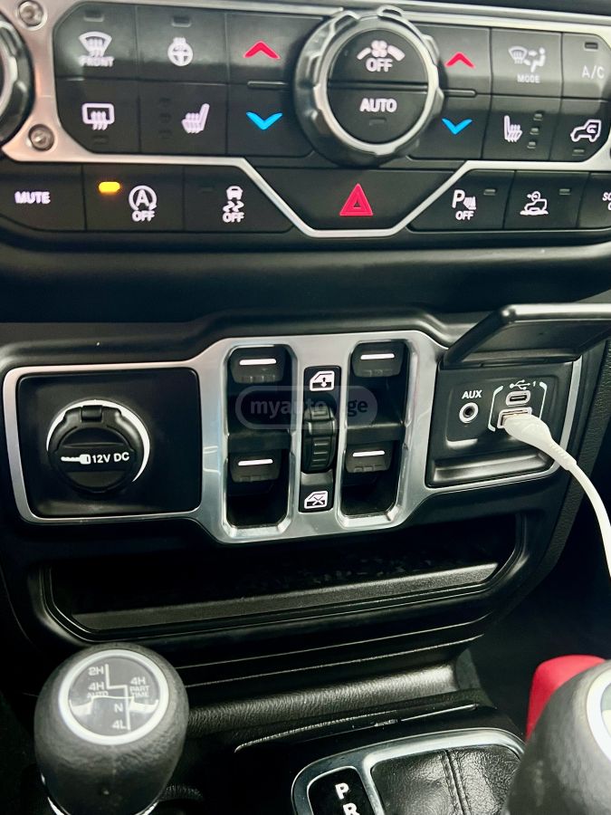 Jeep Wrangler - фото 11