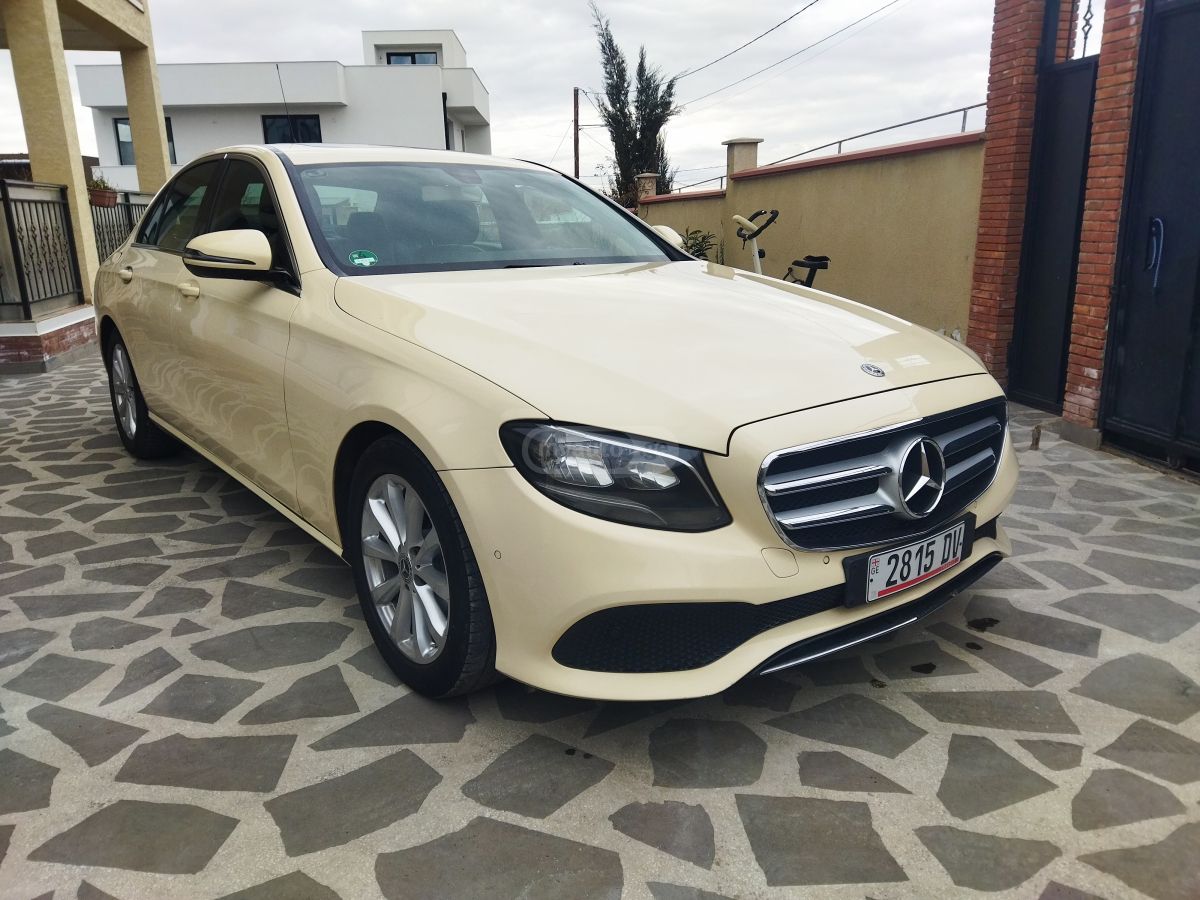 Mercedes-Benz E 200 - фото 1