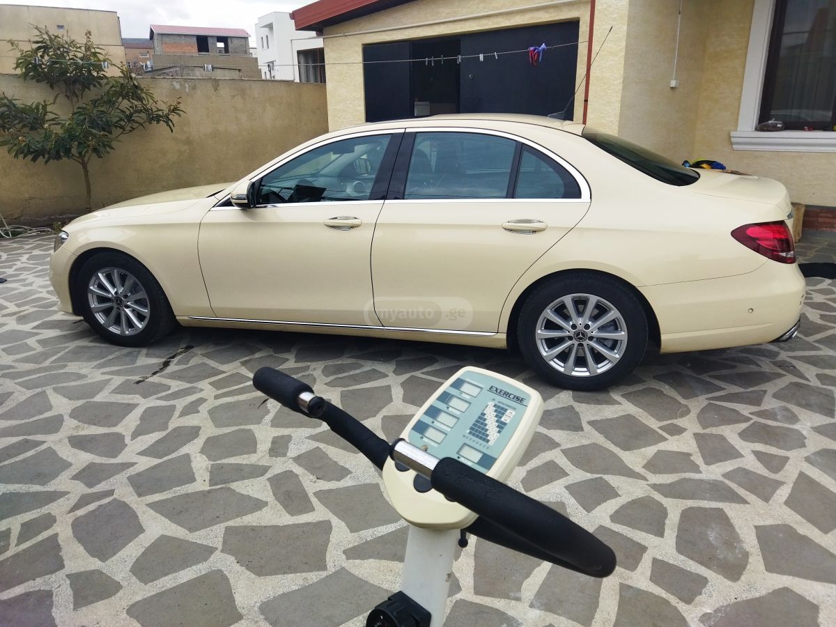 Mercedes-Benz E 200 - фото 11