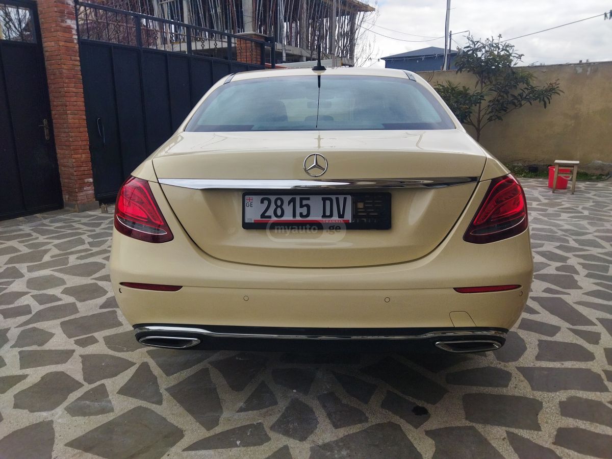 Mercedes-Benz E 200 - фото 13