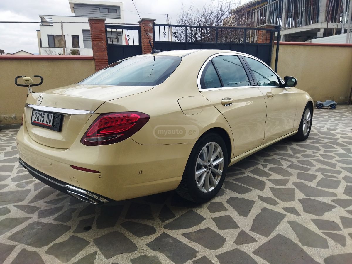 Mercedes-Benz E 200 - фото 14