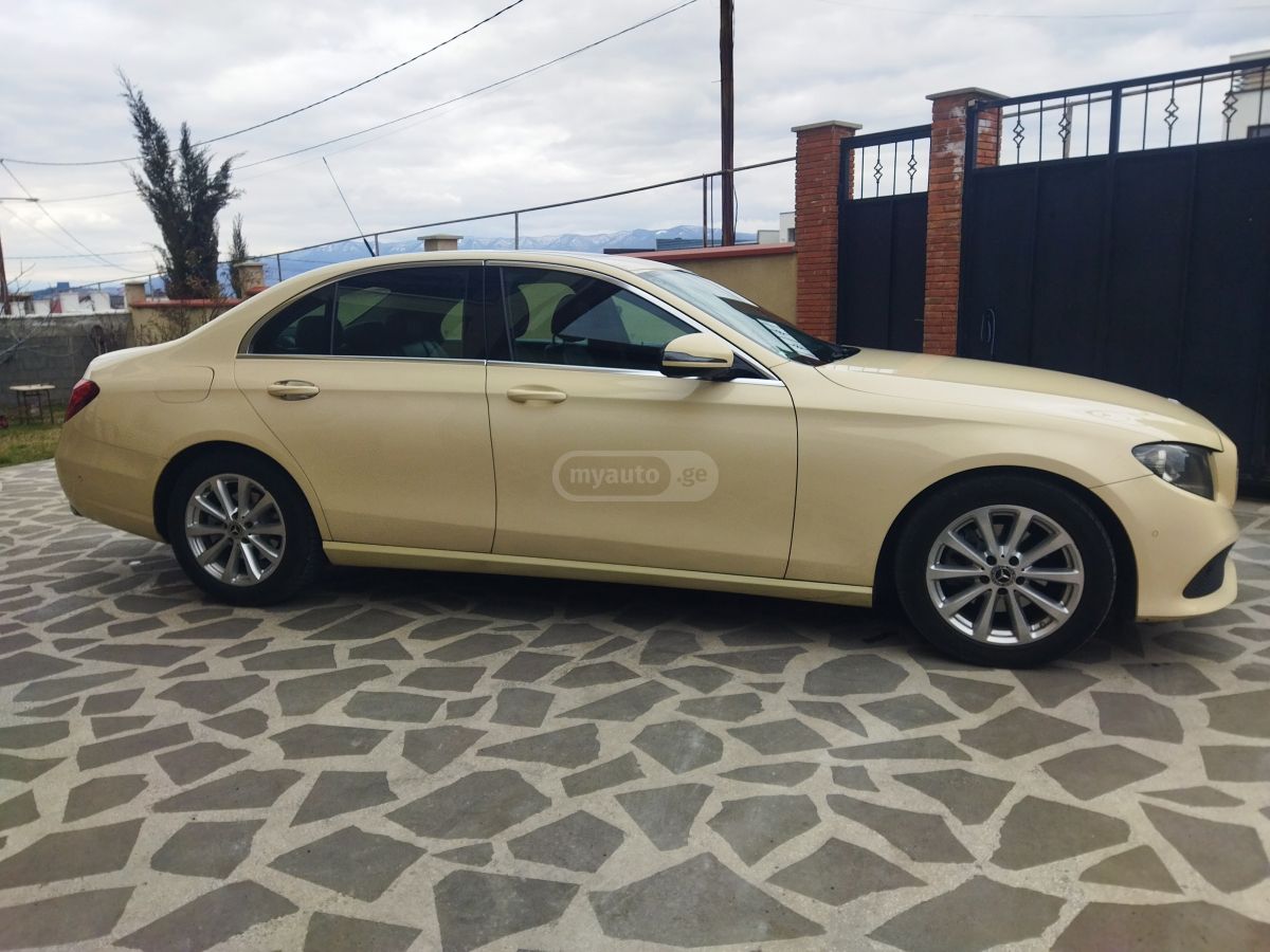 Mercedes-Benz E 200 - фото 15