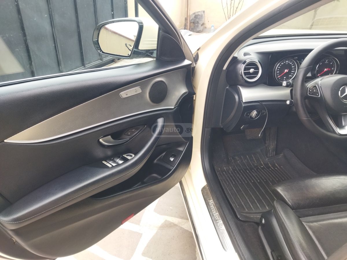 Mercedes-Benz E 200 - фото 9