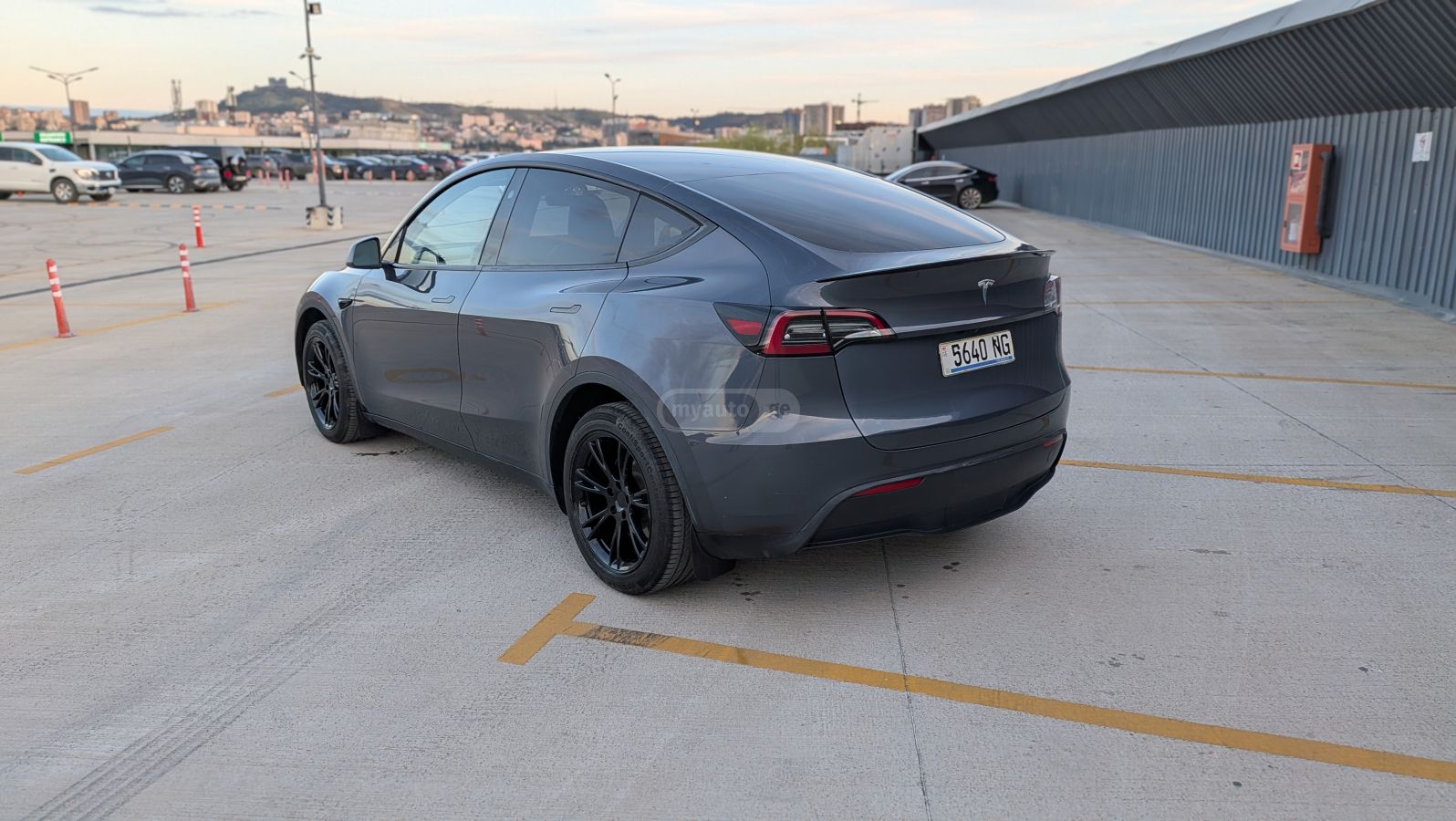 Tesla Model Y - фото 3