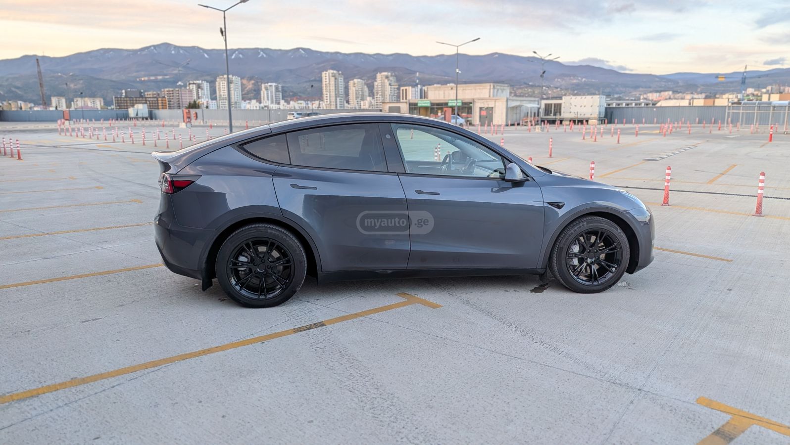 Tesla Model Y - фото 6