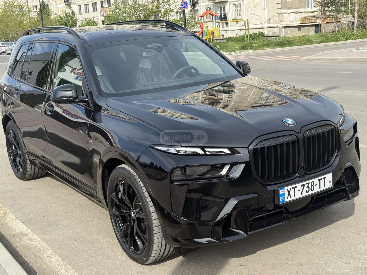 BMW X7 - фото 1