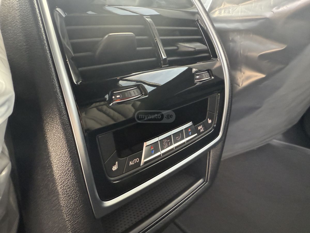 BMW X7 - фото 12