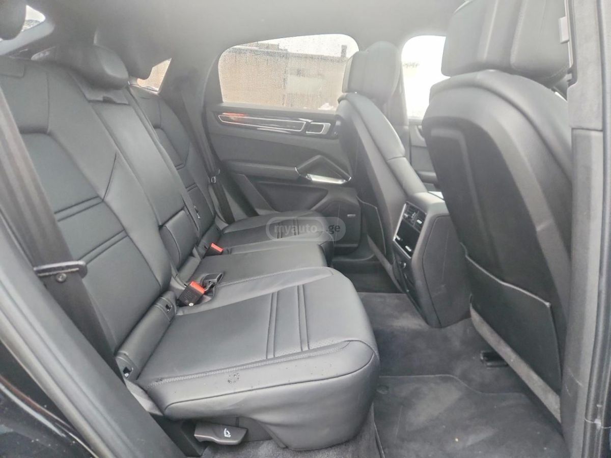 Porsche Cayenne 2023 — миниатюра 11