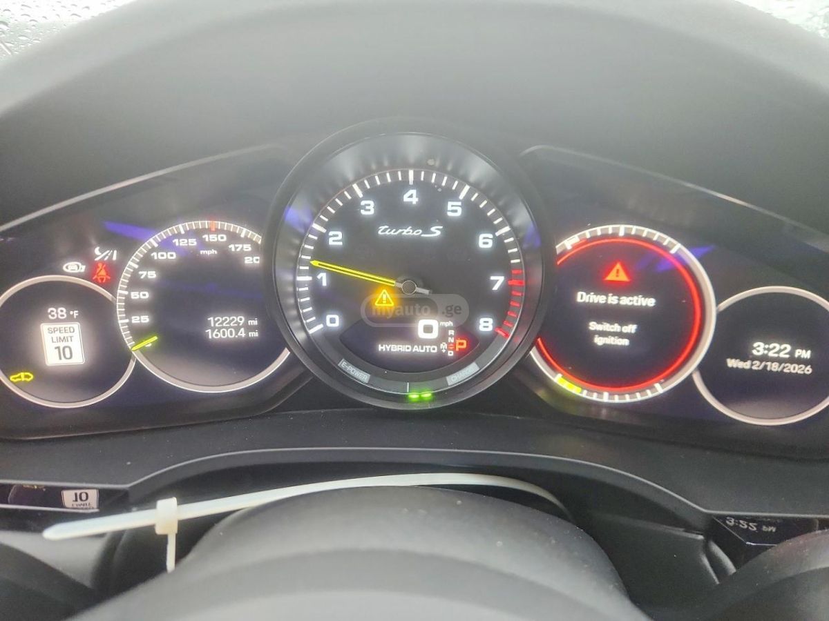 Porsche Cayenne 2023 — миниатюра 9