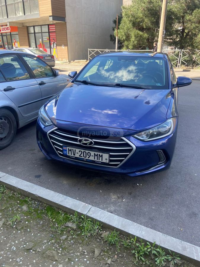 Hyundai Elantra - фото 1