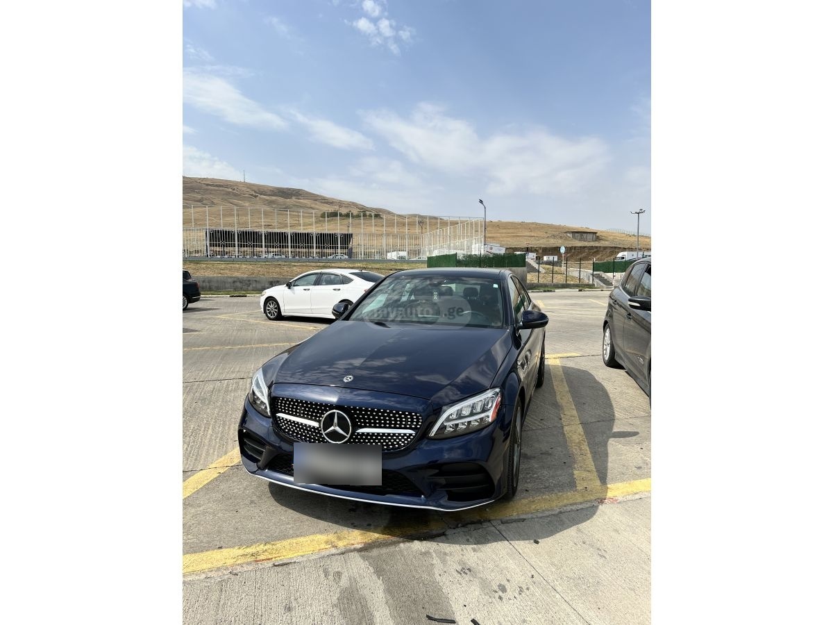 Mercedes-Benz C 300 - фото 1