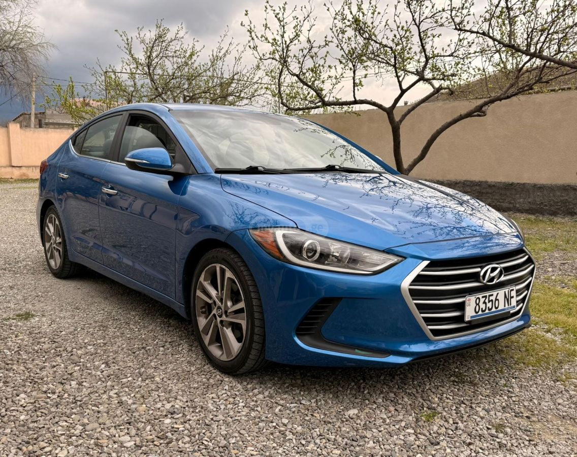 Hyundai Elantra - фото 1