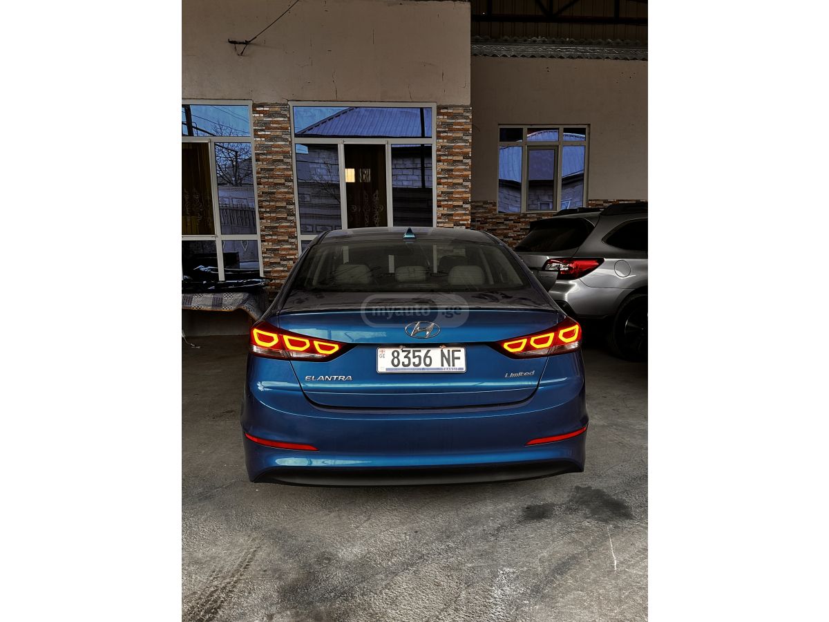 Hyundai Elantra - фото 2