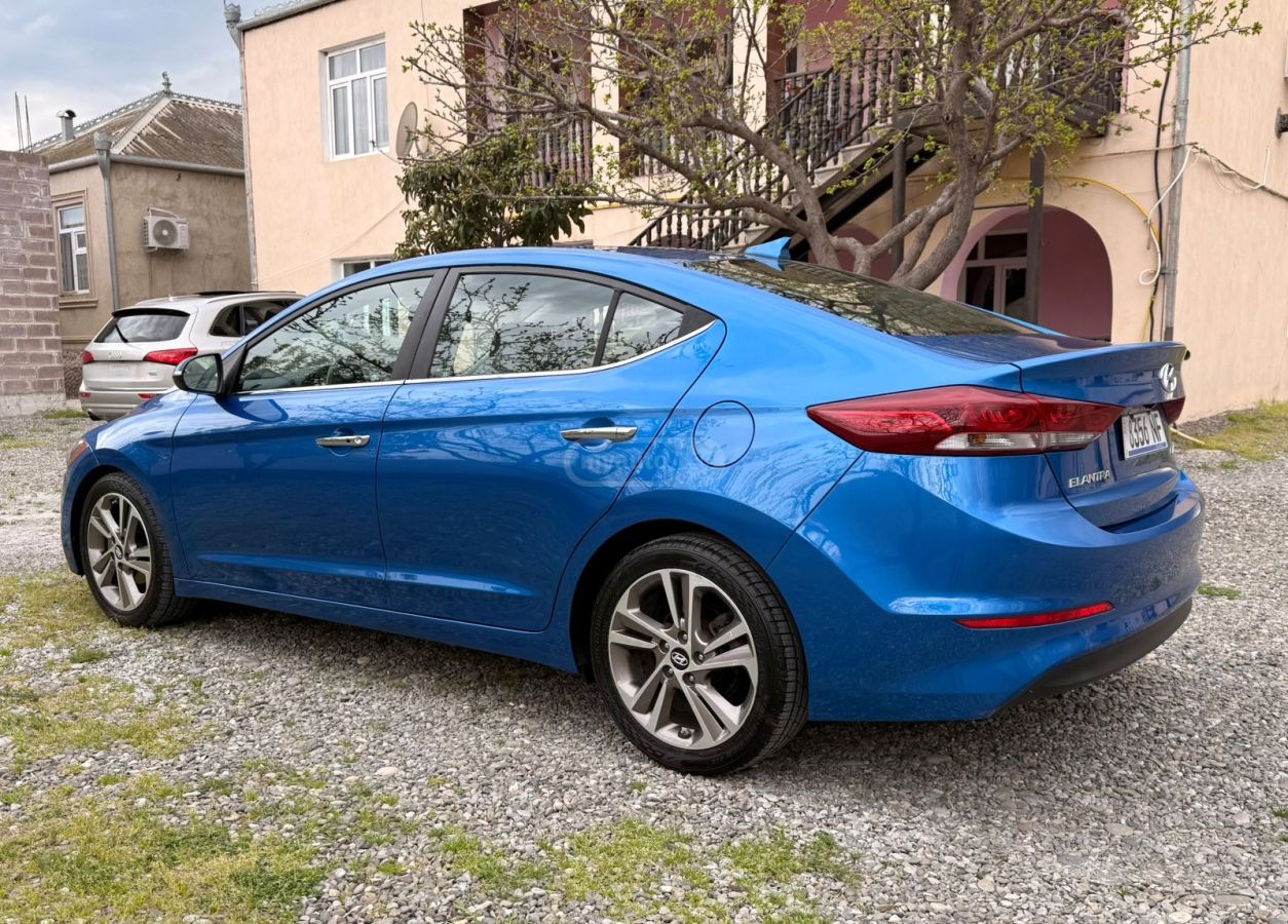 Hyundai Elantra - фото 3