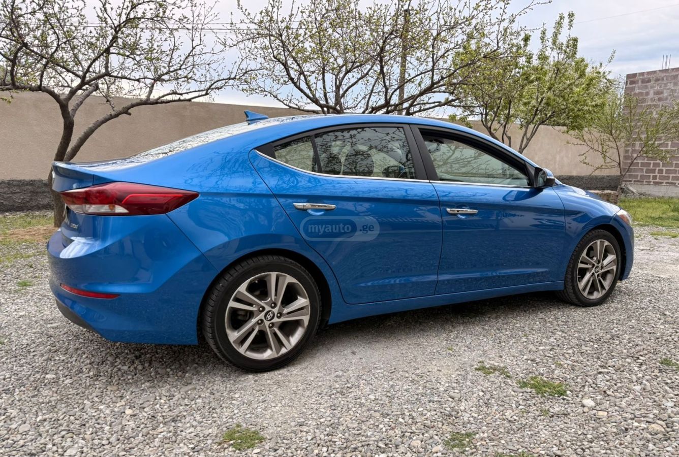 Hyundai Elantra - фото 4