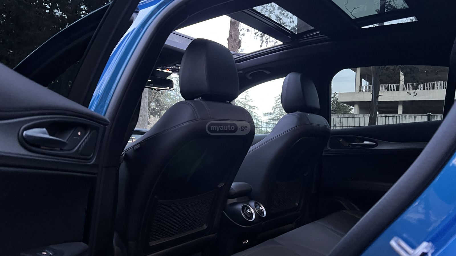 Alfa Romeo Q4 Veloce Sport High Spec Trim — миниатюра 15