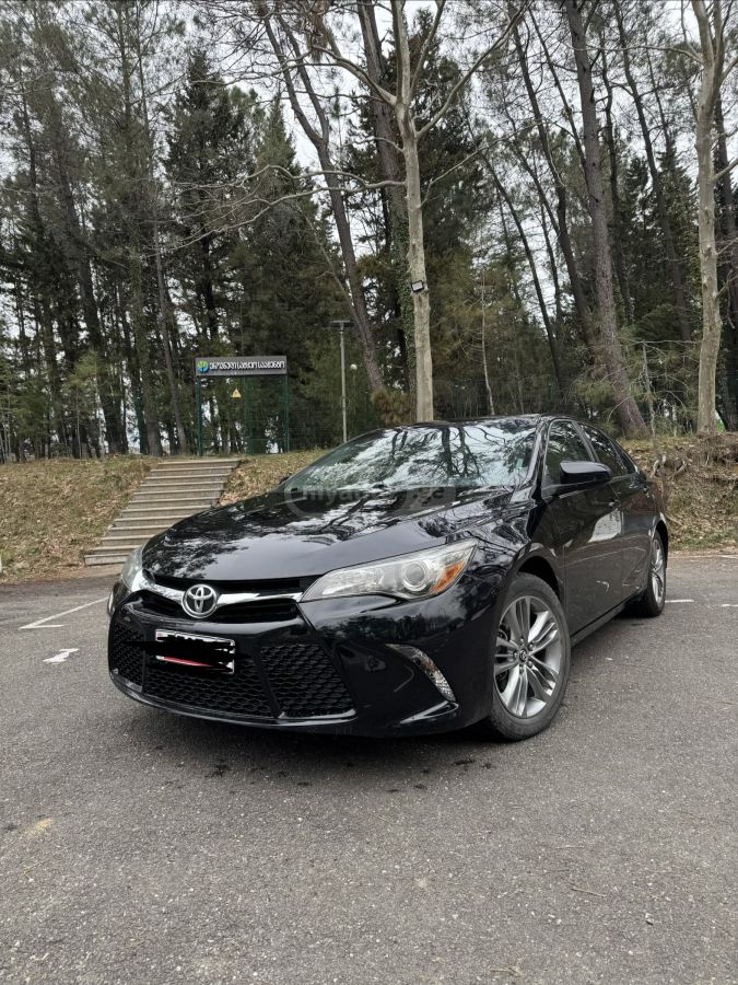 Toyota Camry - фото 2