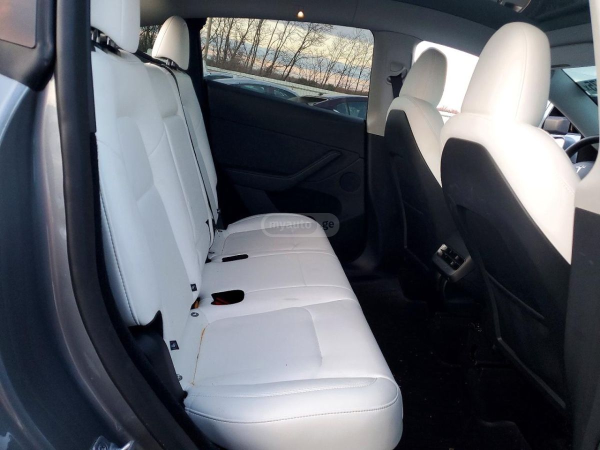 Tesla Model Y 2025 — миниатюра 10