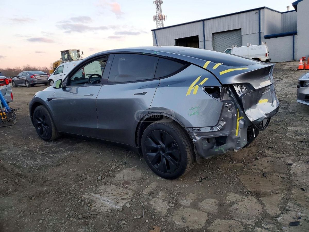 Tesla Model Y 2025 — миниатюра 2