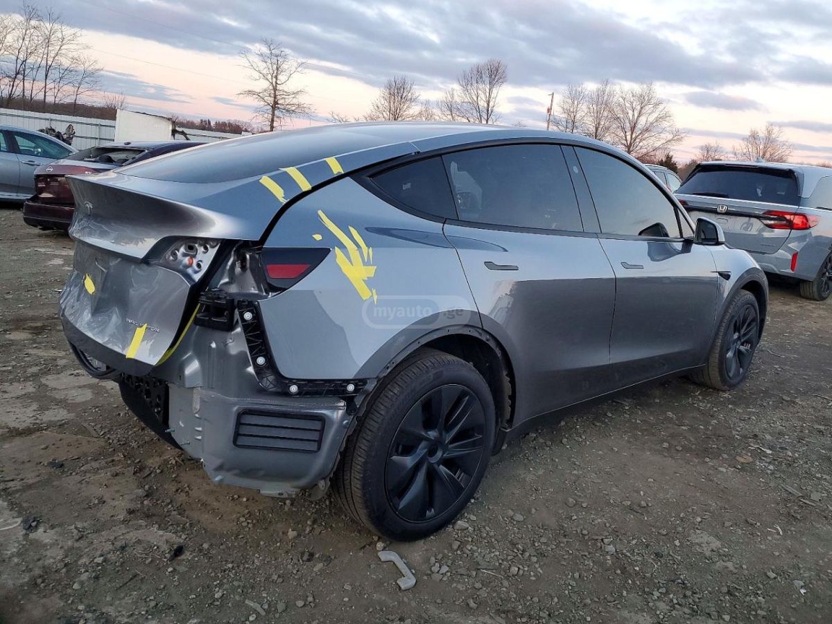 Tesla Model Y 2025 — миниатюра 3