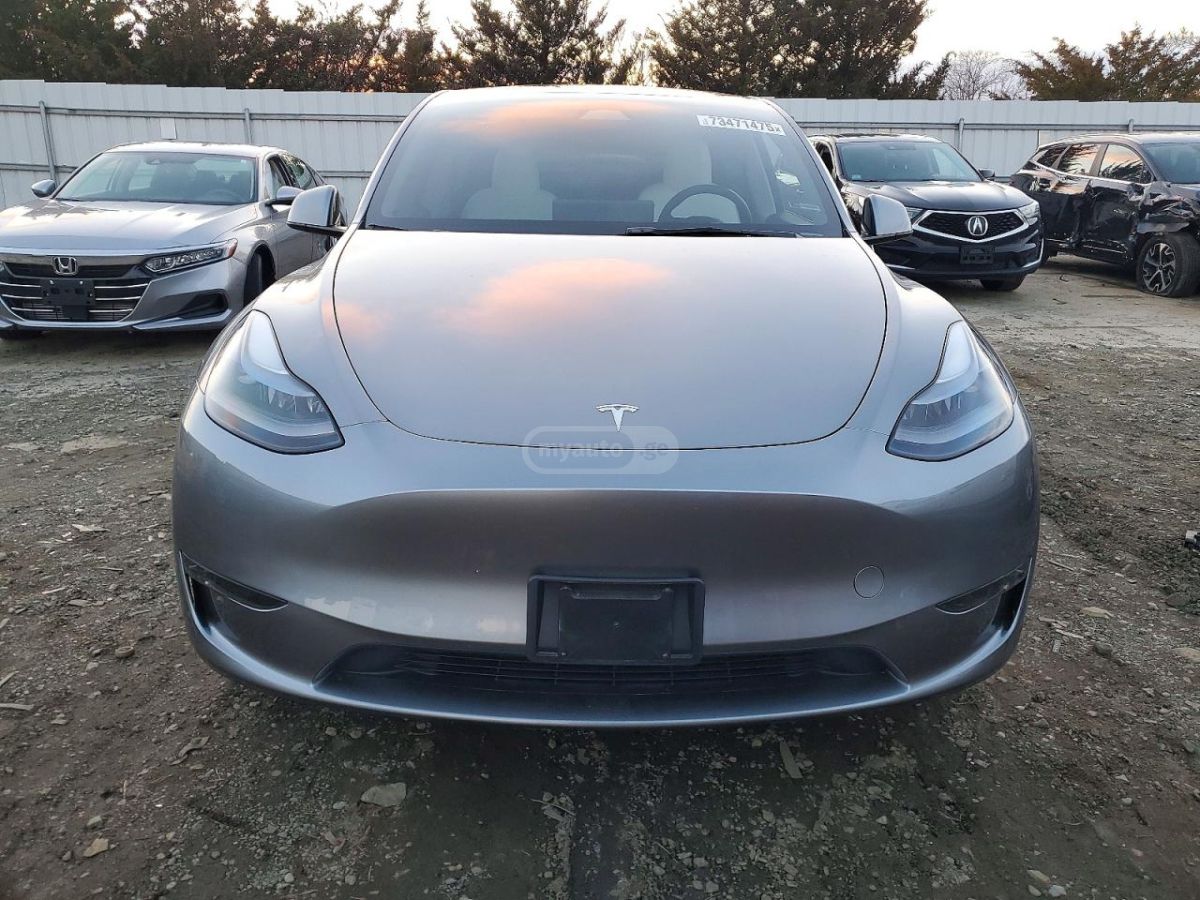 Tesla Model Y 2025 — миниатюра 5
