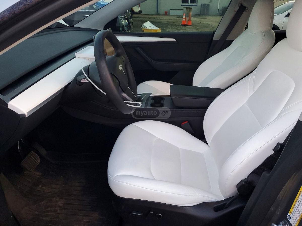 Tesla Model Y 2025 — миниатюра 7