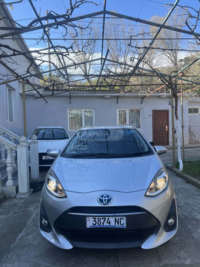 Toyota Aqua - фото 1