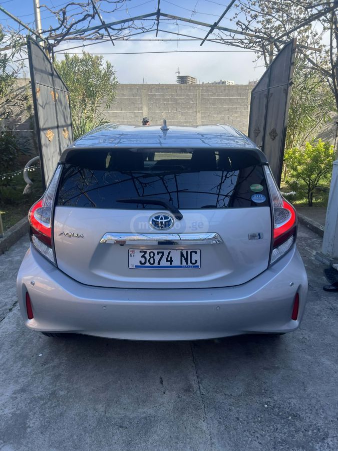 Toyota Aqua - фото 2