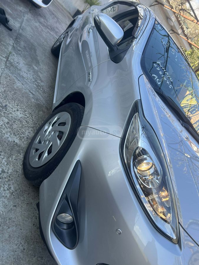 Toyota Aqua - фото 4