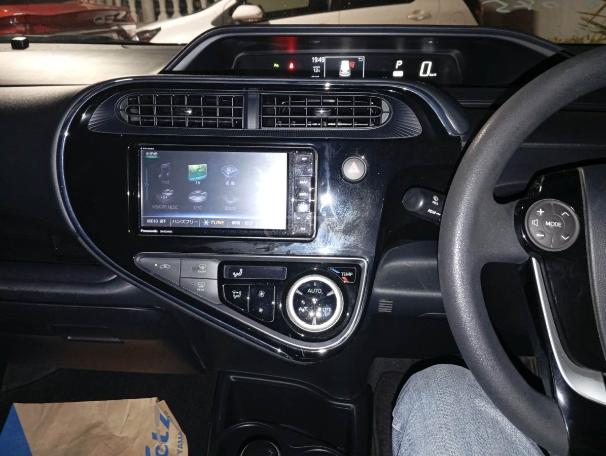 Toyota Aqua - фото 5