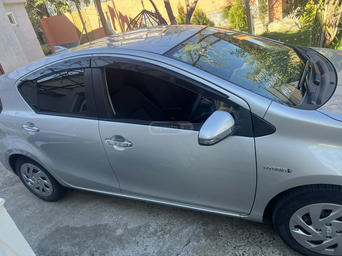 Toyota Aqua - фото 6