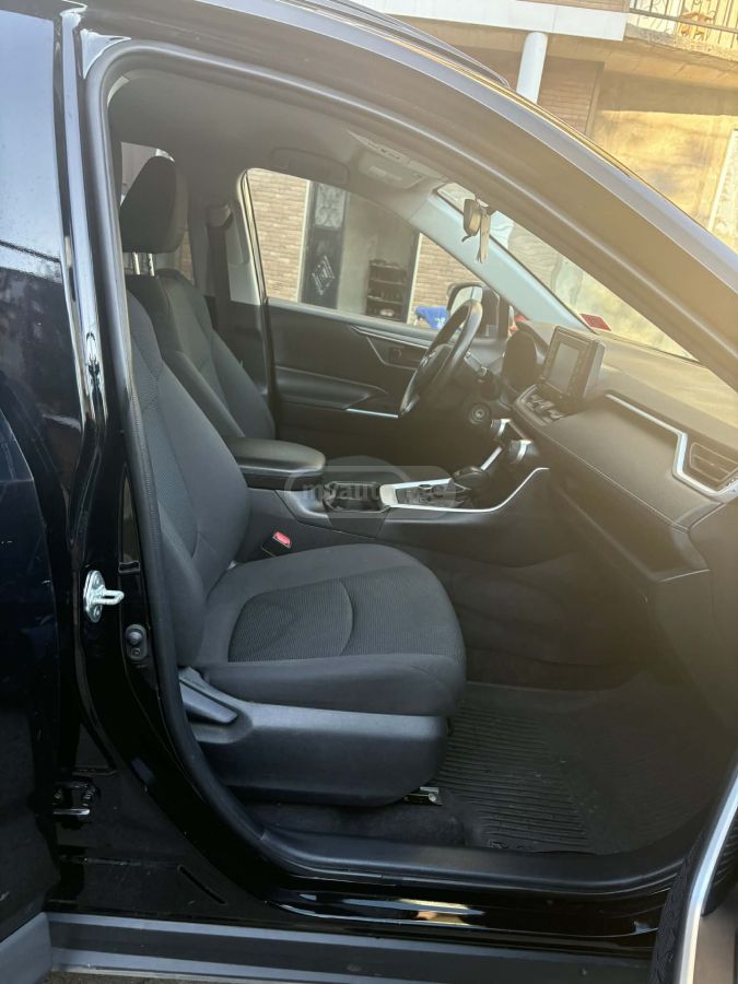 Toyota RAV 4 - фото 1