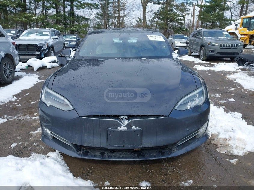 Tesla Model S - фото 13